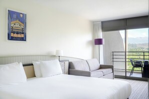 Minibar, in-room safe, individually decorated, individually furnished