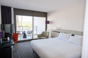 슈피리어 더블룸, 부분 바다 전망 | 미니바, 객실 내 금고, 각각 다른 스타일의 인테리어, 각각 다르게 가구 비치