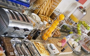 Colazione a buffet, servita tutte le mattine (13.90 EUR a persona) 