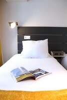 Decoración personalizada, muebles diferentes y escritorio 