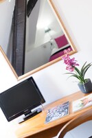 Decoración personalizada, muebles diferentes y escritorio 