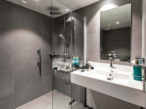 Memory foam beds, in-room safe, desk, blackout drapes - Novotel Beaune (Beaune)