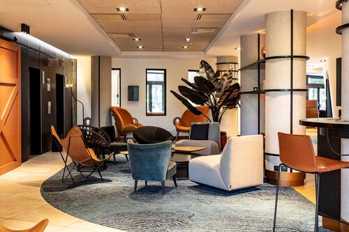 Lobby lounge