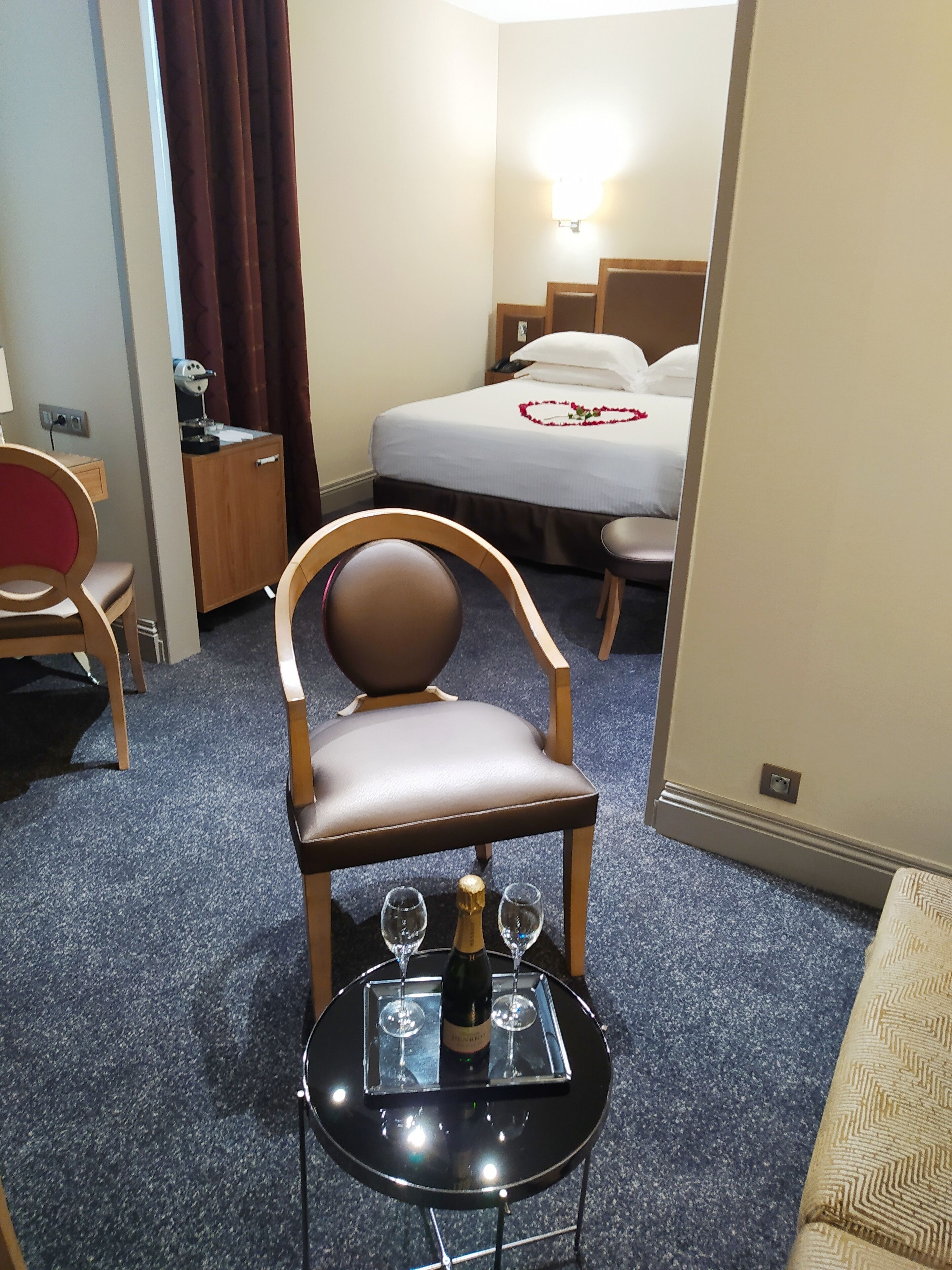 suite extra large | egyptian cotton sheets, premium bedding, pillow-top beds, minibar