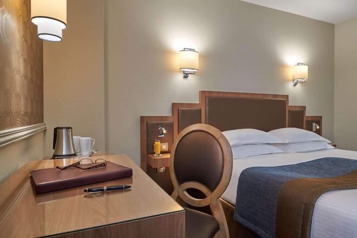 Egyptian cotton sheets, premium bedding, pillow-top beds, minibar