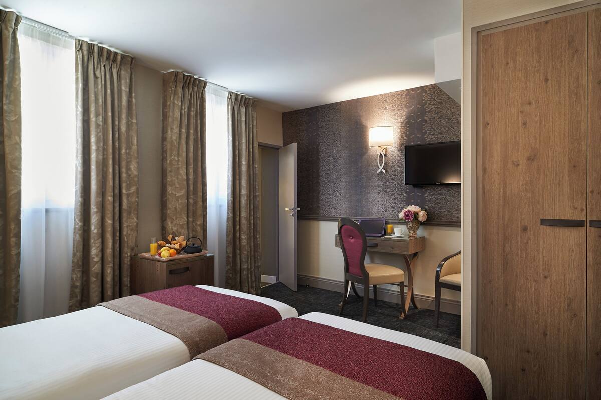 deluxe room | egyptian cotton sheets, premium bedding, pillow-top beds, minibar