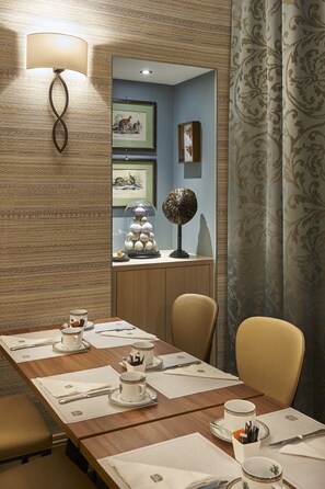 Desayuno buffet diario (EUR 20 por persona)