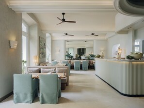 Couples treatment rooms, sauna, hot tub, steam room, body treatments