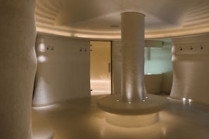Couples treatment room(s), sauna, hot tub, steam room, body treatments