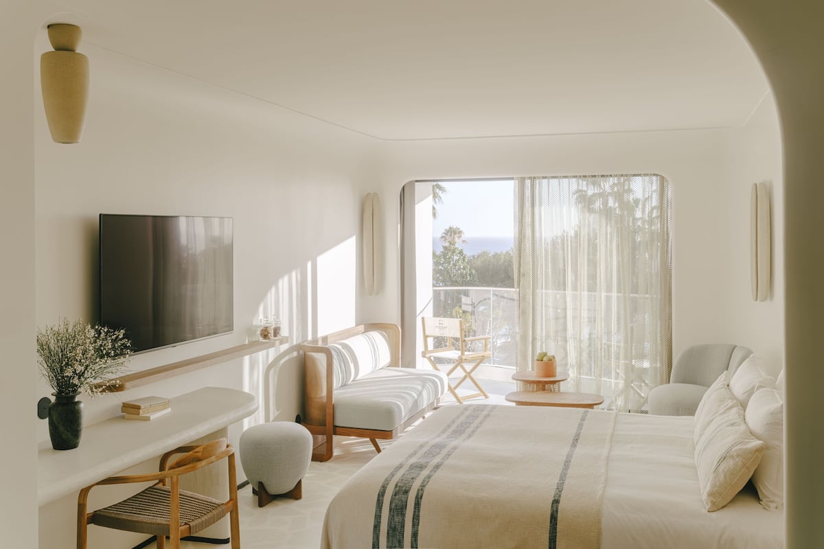 Habitación Deluxe con 1 cama doble o 2 individuales | 2 dormitorios, minibar, caja fuerte y sistema de insonorización