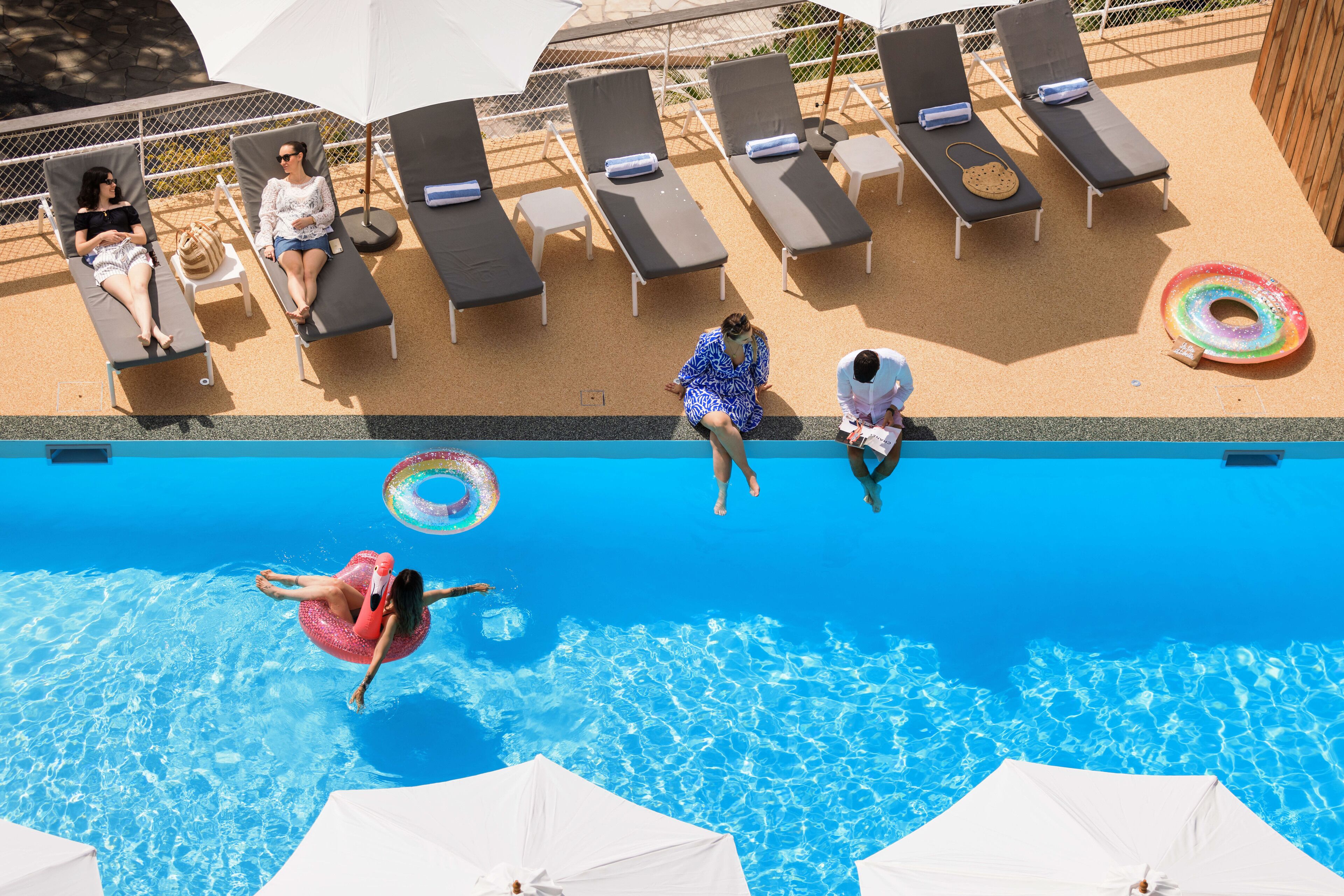 Außenpool, geöffnet von 08:00 Uhr bis 20:00 Uhr, Liegestühle