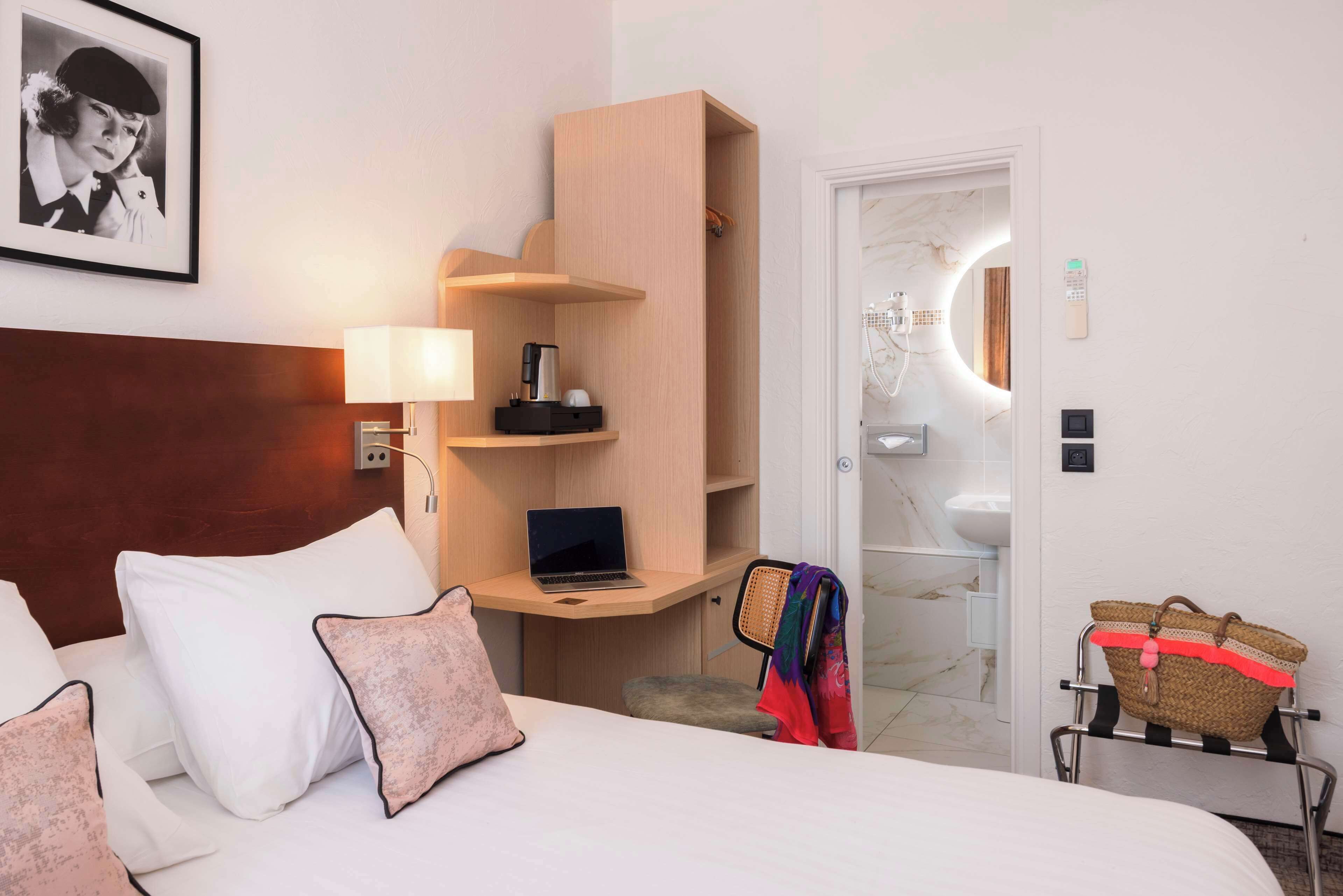 In-room safe, soundproofing, free WiFi, bed sheets