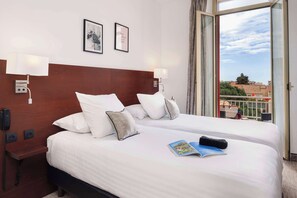 Deluxe-rum - 1 queensize-säng - icke-rökare - havsutsikt | Värdeförvaringsskåp på rummet, ljudisolering och gratis wi-fi