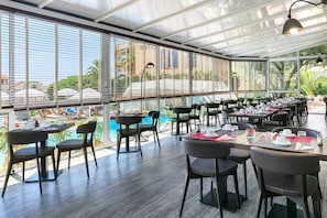 Daily buffet breakfast for a fee - Best Western Hotel des Orangers (Cannes)