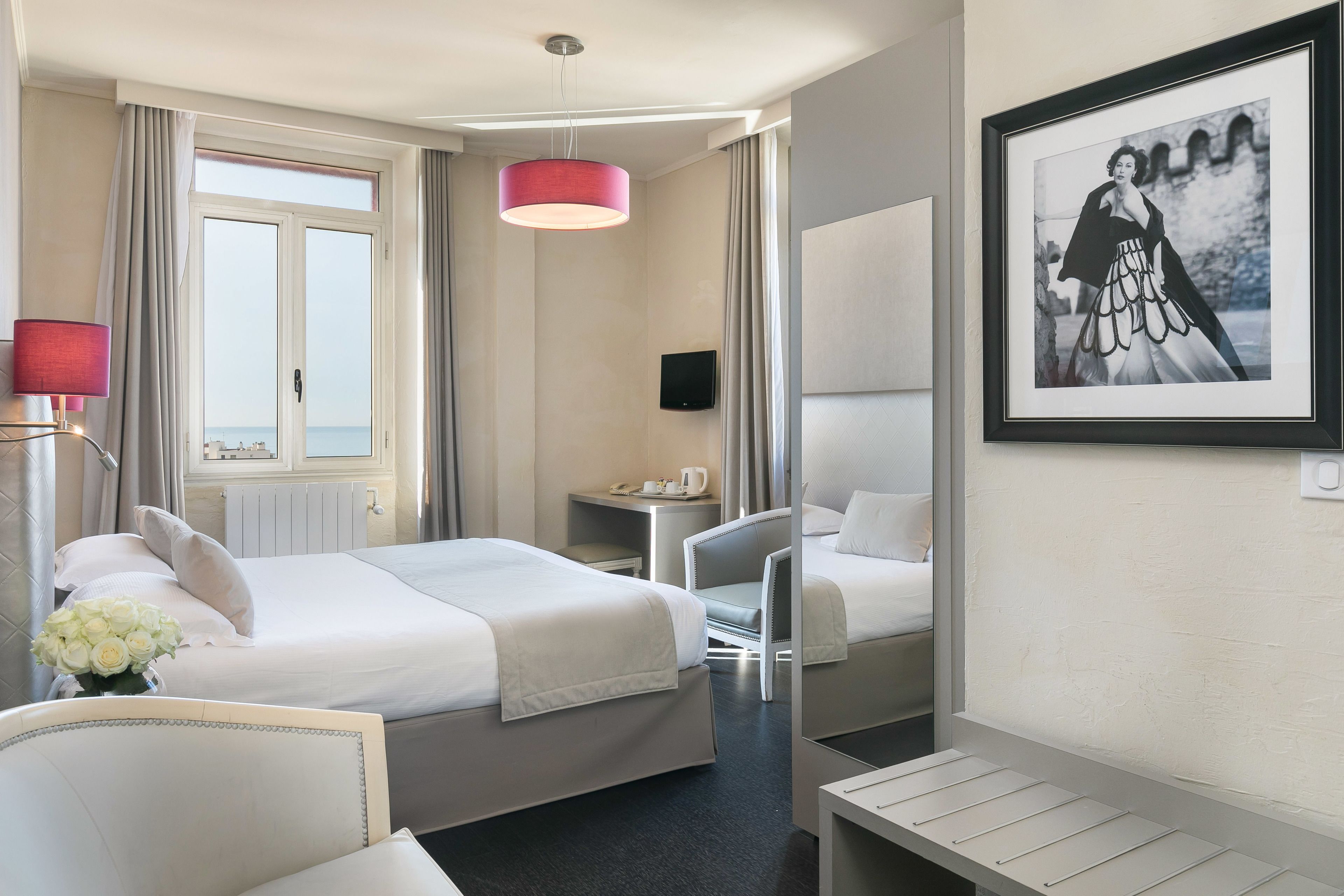 deluxe room, sea view | in-room safe, soundproofing, free wifi, bed sheets