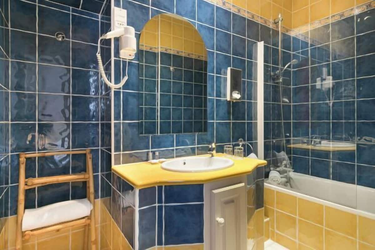 Bathroom | Free toiletries, hair dryer, towels