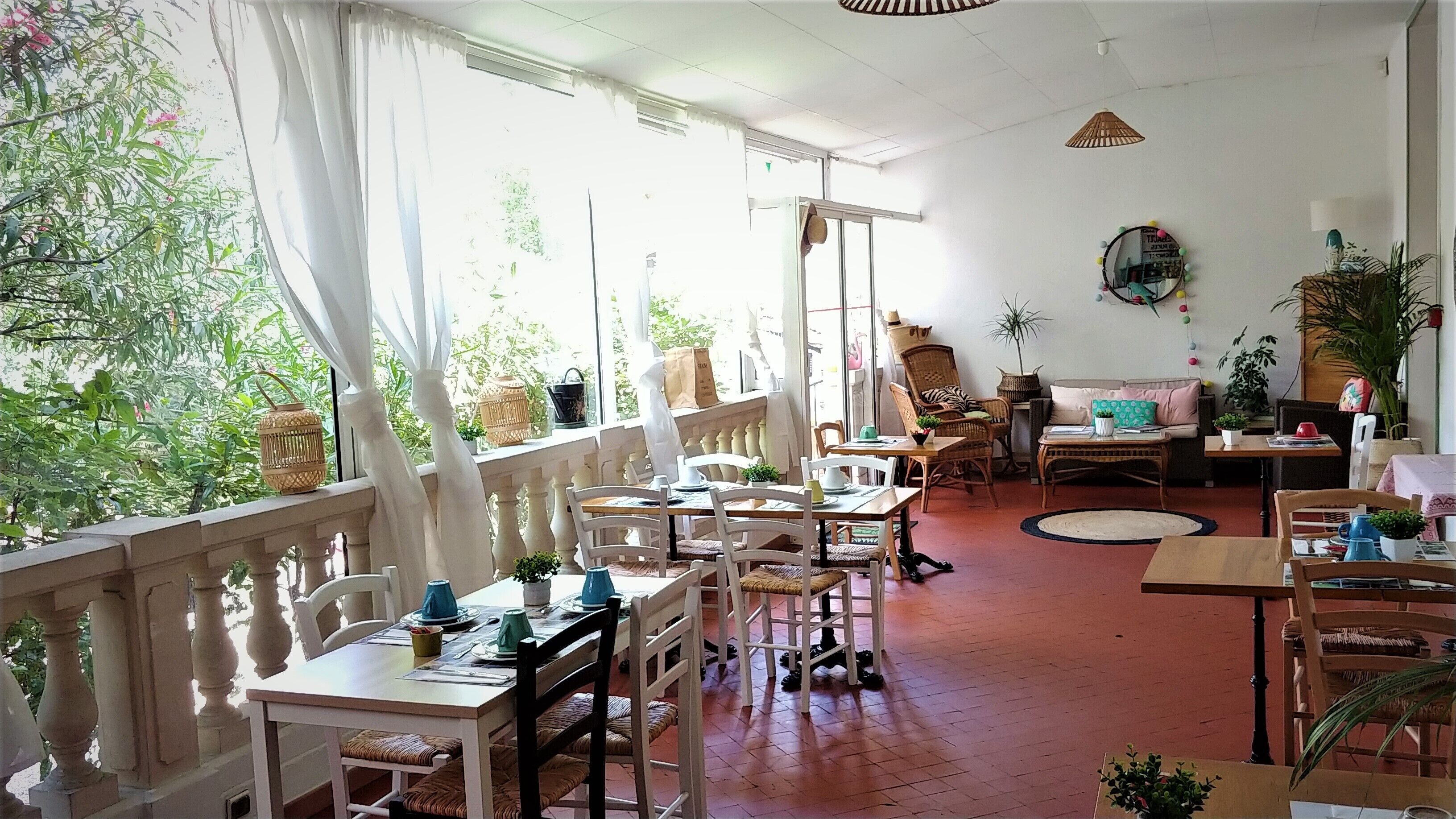 Petit déjeuner continental (10 EUR par personne)