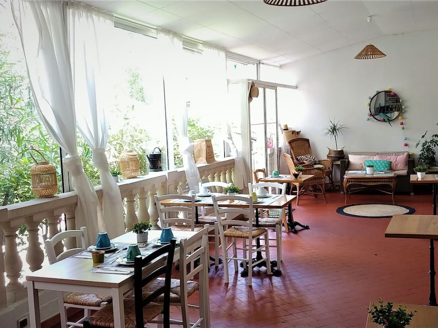 Café da manhã continental todos os dias (EUR 10 por pessoa)