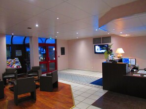 Check-in/check-out kiosk