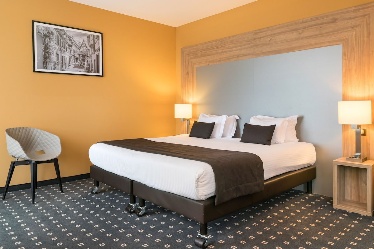 Deluxe Double Room | 1 bedroom, premium bedding, in-room safe, desk