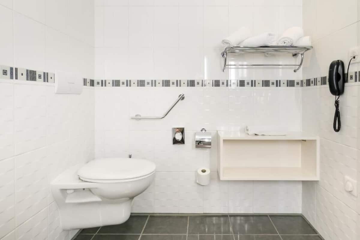 Superior Double Room, Mobility Accessible | 1 bedroom, premium bedding, in-room safe, desk