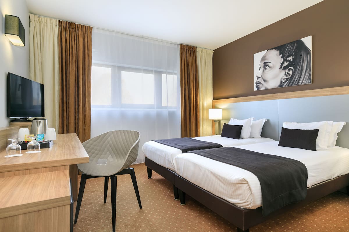 Superior Twin Room | 1 bedroom, premium bedding, in-room safe, desk