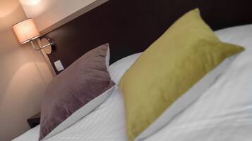 Adjacent Rooms | Desk, iron/ironing board, free cribs/infant beds, free WiFi