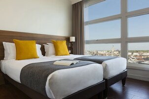 Apartment, 1 Bedroom | In-room safe, desk, blackout drapes, soundproofing