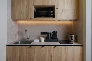 Refrigerador, microondas, placa de cocina, lavavajillas