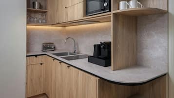 Deluxe Apartment, 1 Bedroom, City View | Private kitchen | Fridge, microwave, stovetop, dishwasher