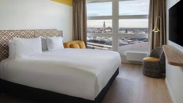 Studio - 1 kingsize-säng med bäddsoffa (view) | Värdeförvaringsskåp på rummet, skrivbord och mörkläggningsgardiner