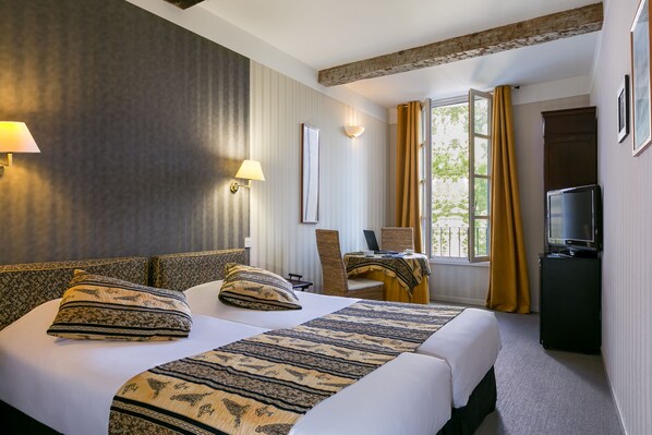 Comfort Room, 1 King Bed, Non Smoking, Garden View