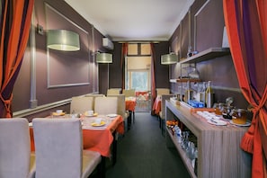 Daily continental breakfast (EUR 13 per person)