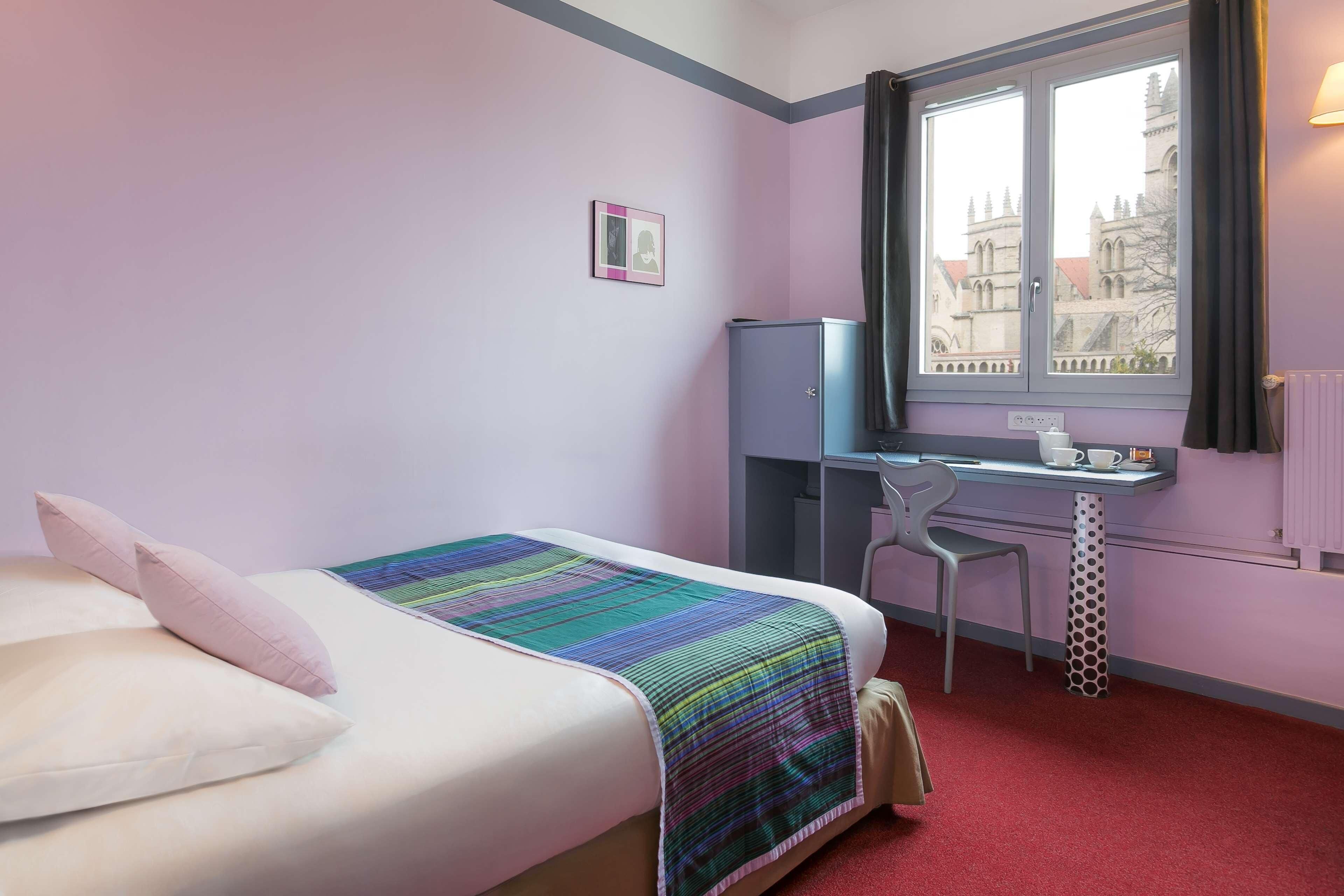 Premium bedding, in-room safe, desk, soundproofing