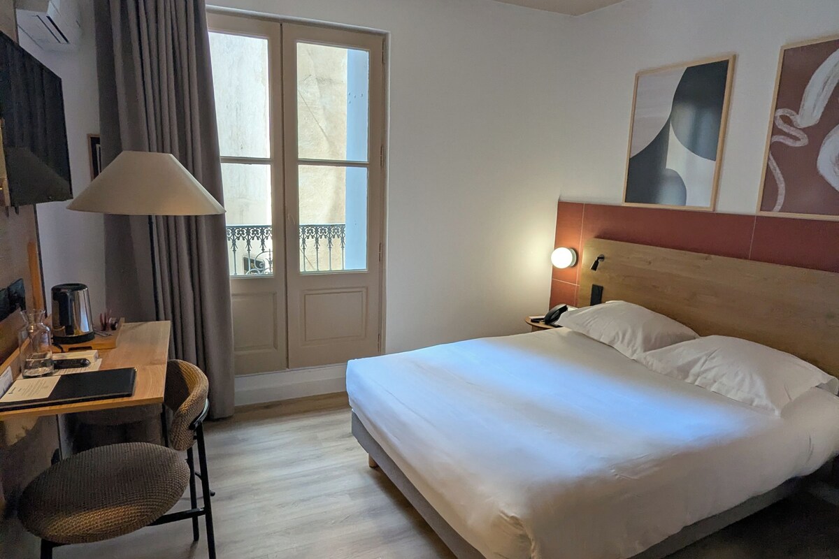 Classic Room, 1 Double Bed, Non Smoking | Premium bedding, in-room safe, desk, soundproofing