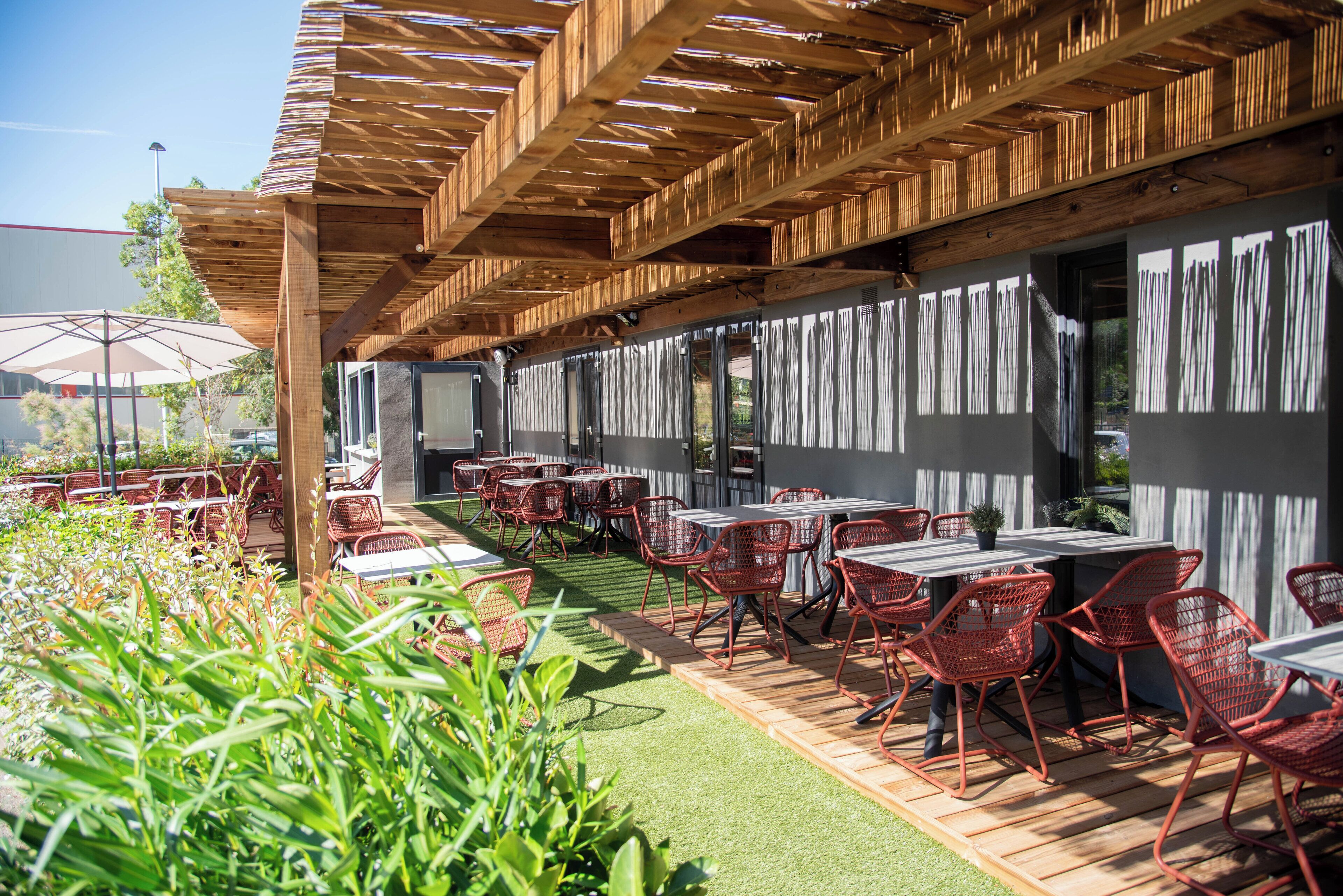 Déjeuner et dîner servis sur place