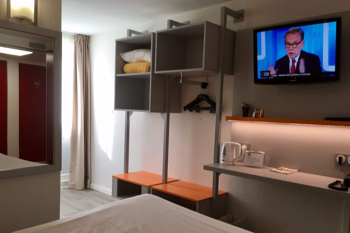 In-room safe, desk, soundproofing, iron/ironing board