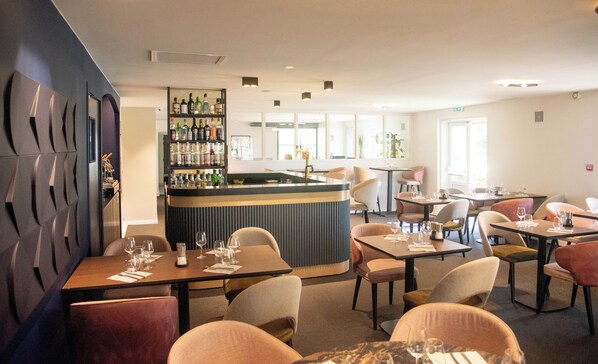 Lunch and dinner served