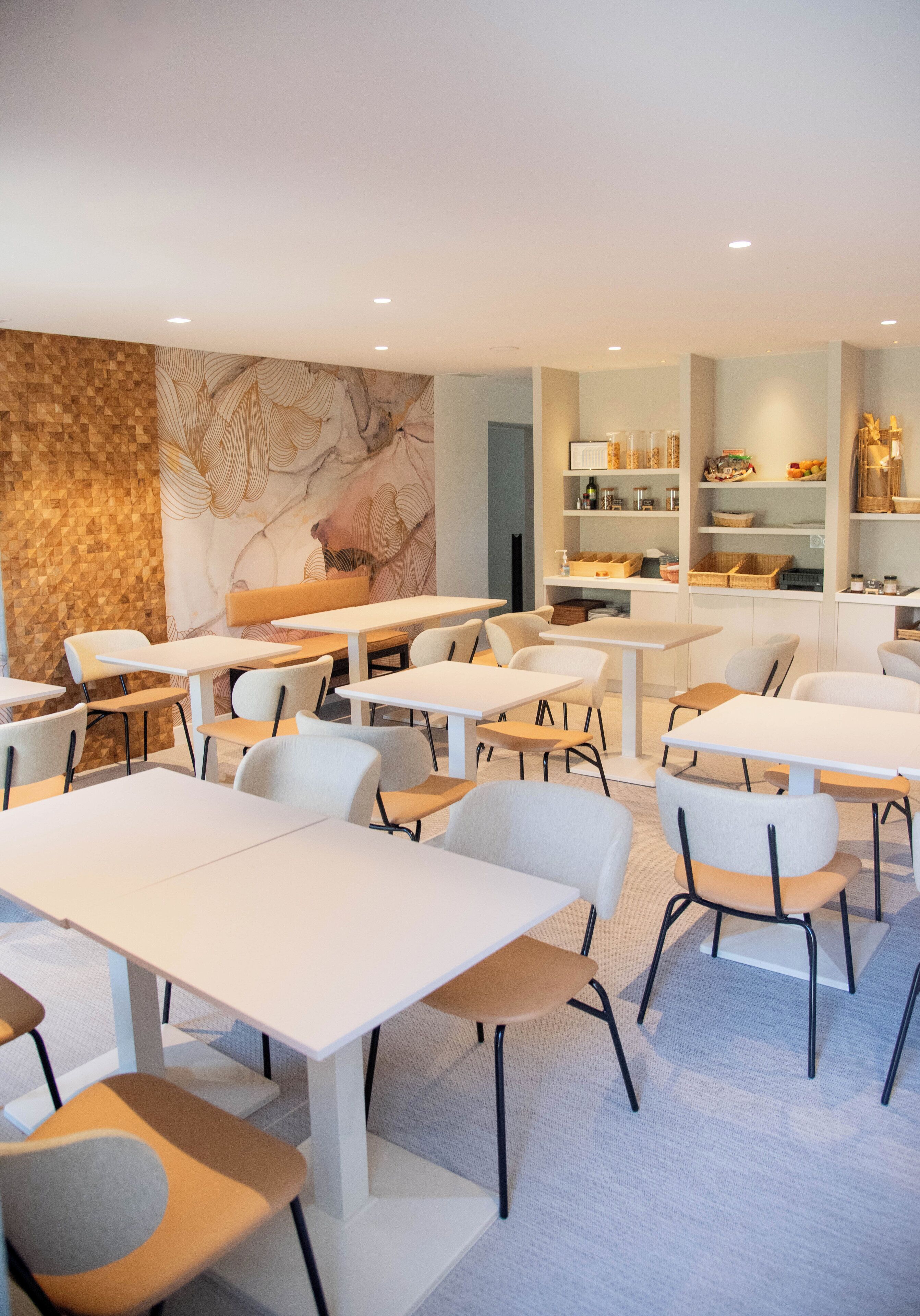 Petit déjeuner buffet (11 EUR par personne)