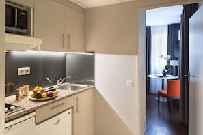 Deluxe Studio | Private kitchen