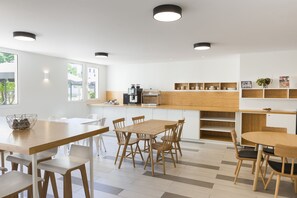 Petit déjeuner continental servi tous les jours en supplément