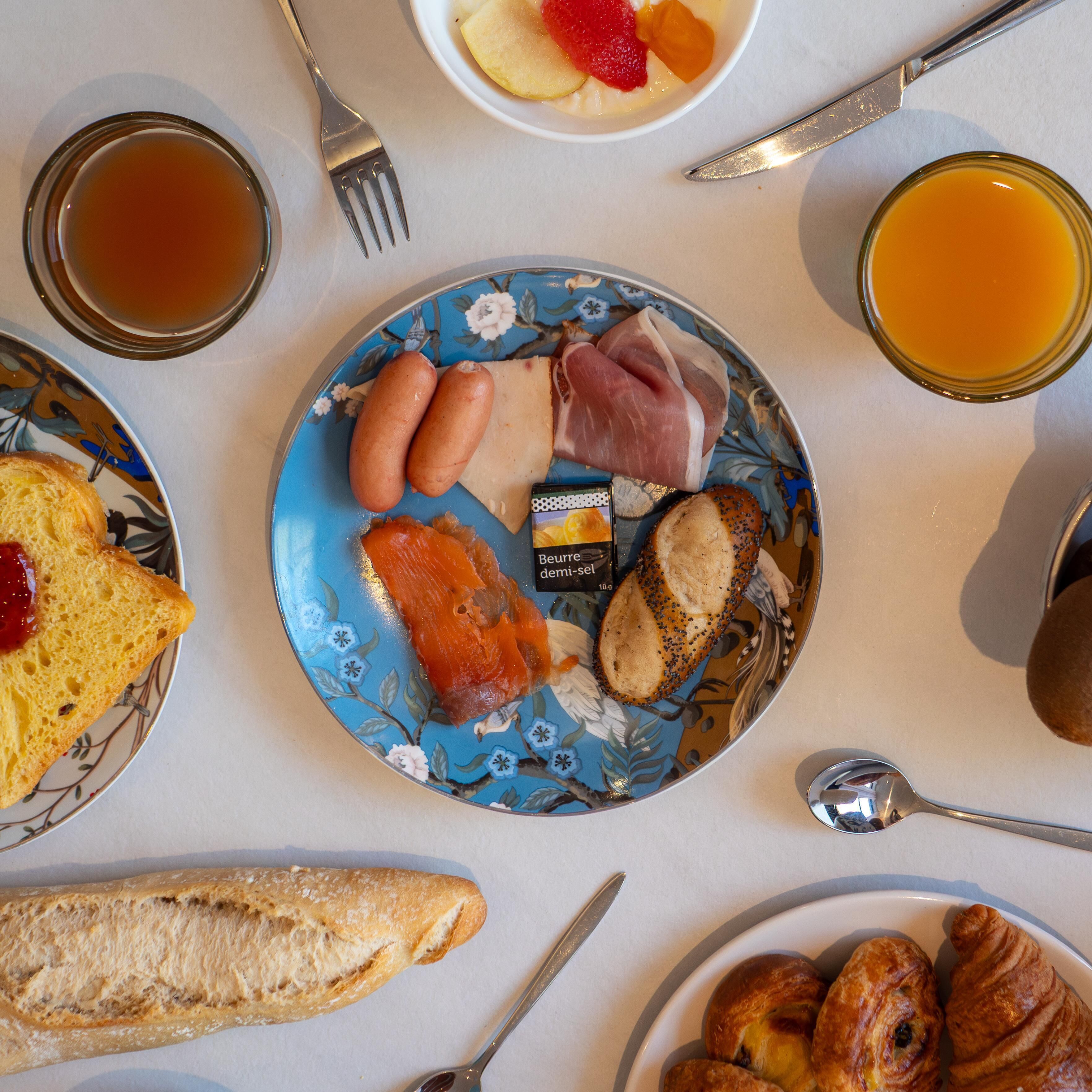 daily buffet breakfast (eur 14 per person)