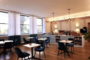 Daily buffet breakfast (EUR 15 per person) - Hotel de la Bourse, Sure Hotel Collection by Best Western (Mulhouse)