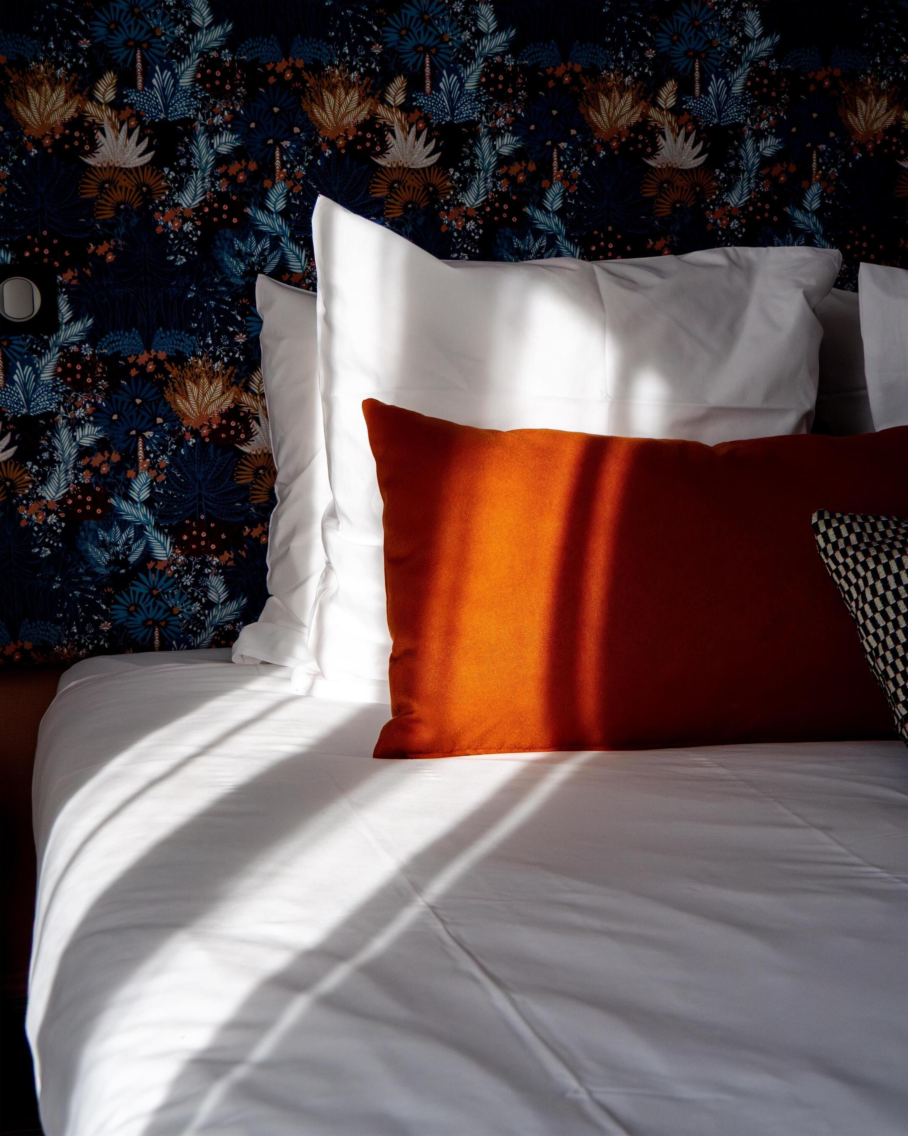 comfort room, 2 single beds | in-room safe, desk, soundproofing, iron/ironing board