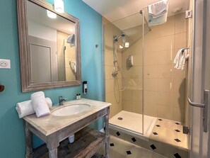Habitación Confort, 2 camas individuales | Baño para personas con discapacidad