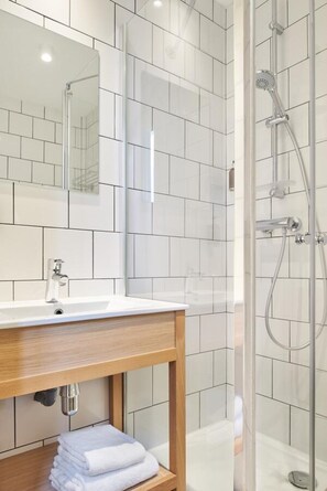 Double Room | Bathroom | Hair dryer, towels - Hotel Stanley by HappyCulture (Nancy)