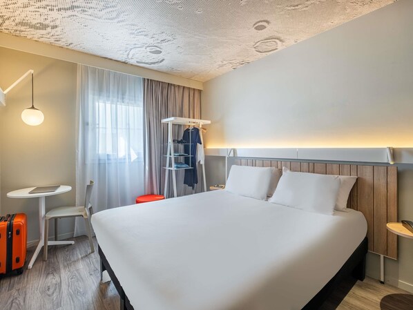 Chambre Standard, 1 lit double | Bureau, lit de bébé (gratuit), accès au Wi-Fi (inclus), literie fournie