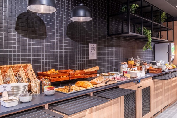 Colazione a pagamento, servita tutte le mattine
