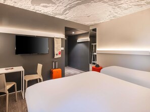 Schreibtisch, kostenlose Babybetten, kostenloses WLAN, Bettwäsche