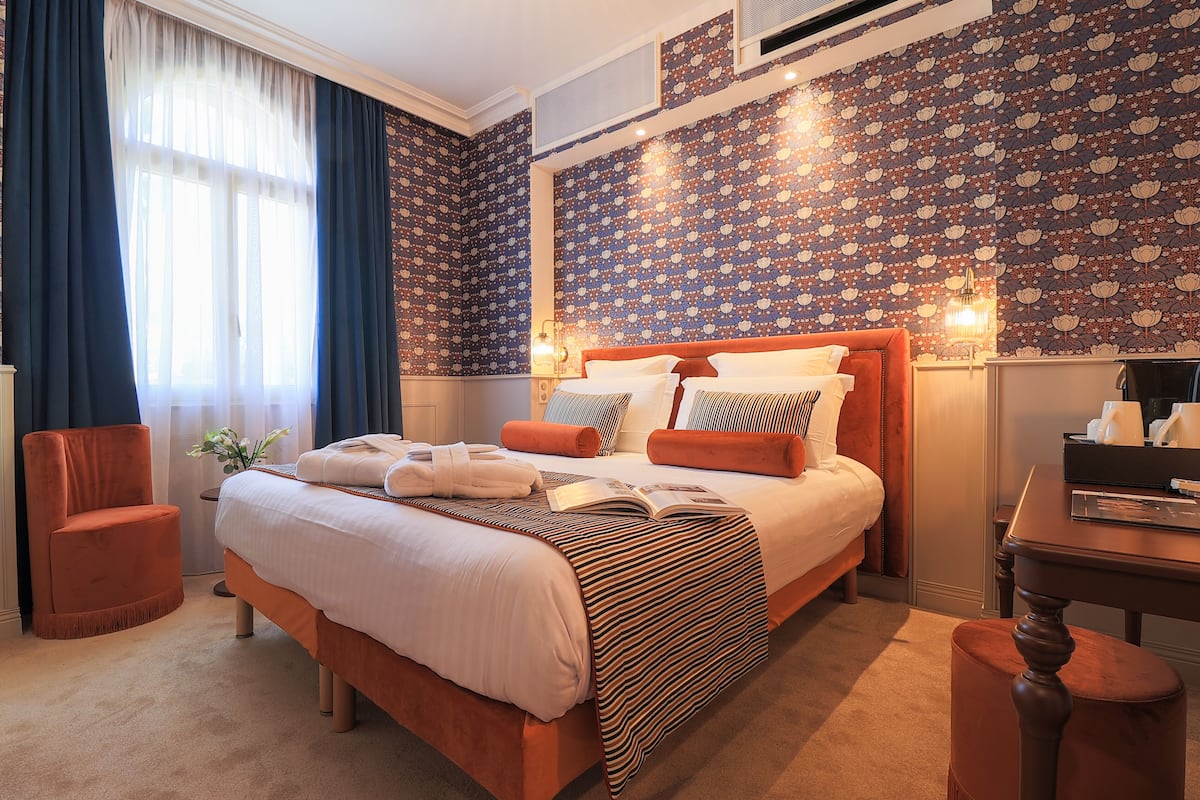 classic double room | premium bedding, pillow-top beds, minibar, in-room safe